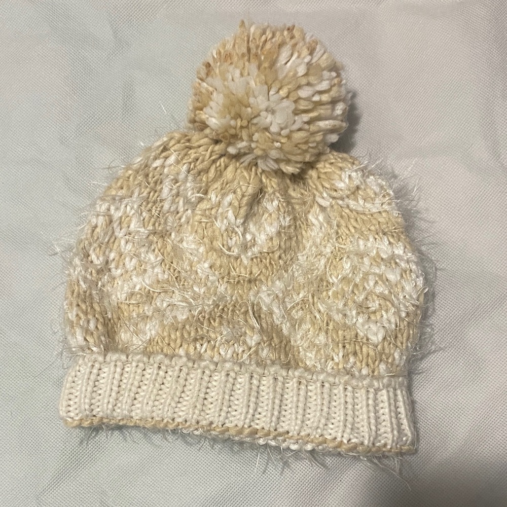 Chic Knit Beanie with Pom-Pom
